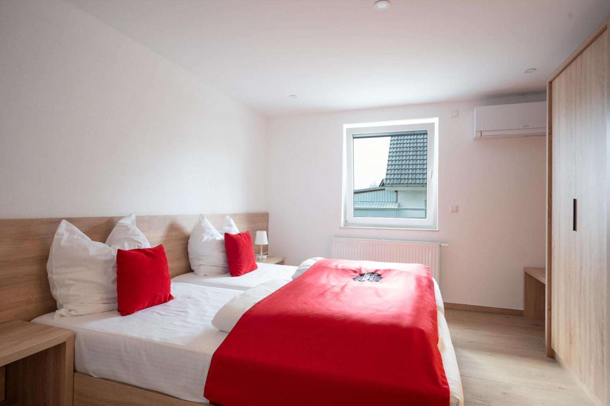 B&S Hotel Weißenhorn Екстериор снимка