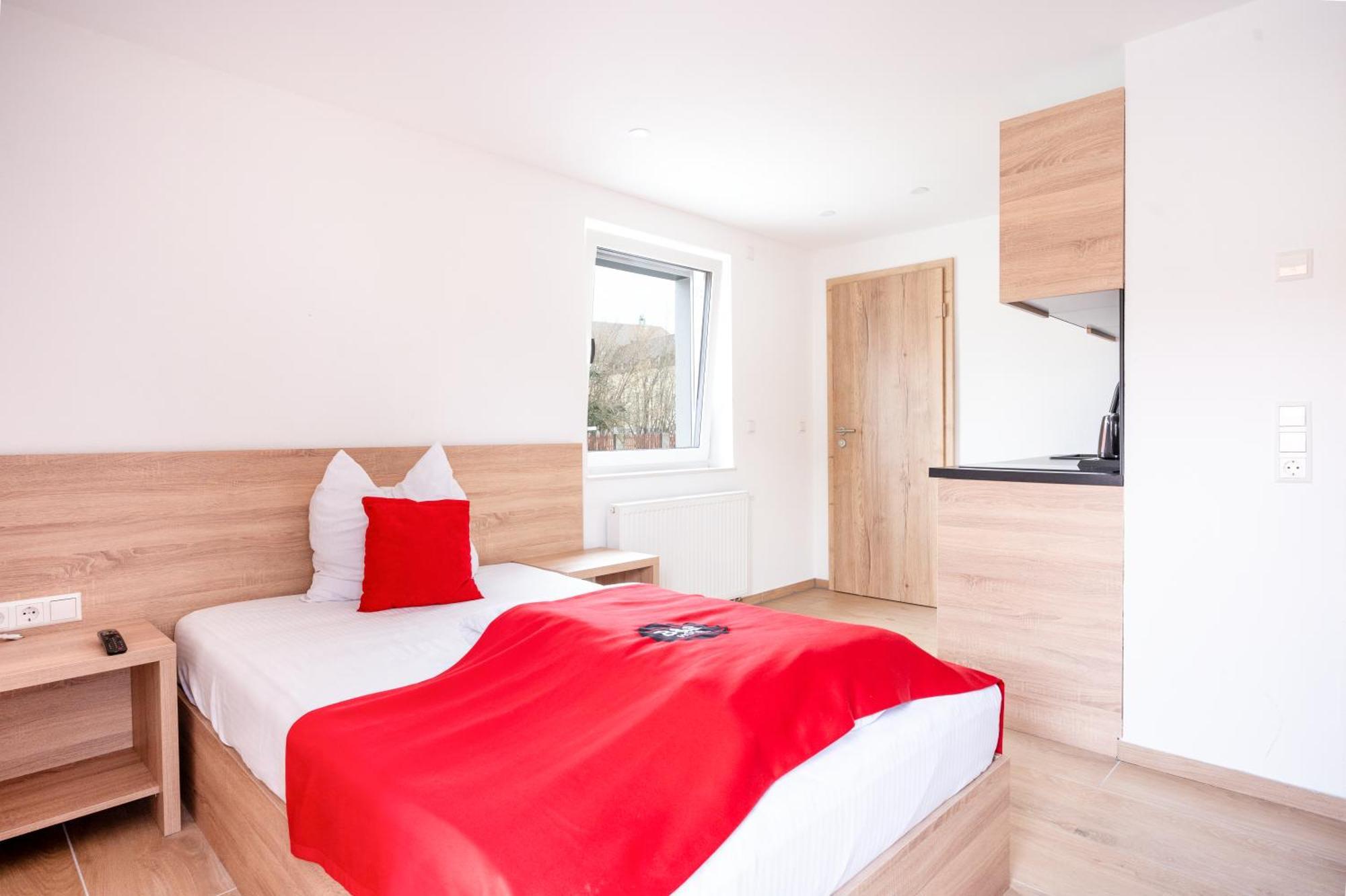 B&S Hotel Weißenhorn Екстериор снимка